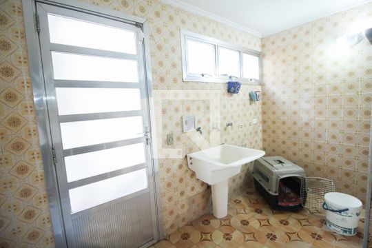 Área de Serviço de casa para alugar com 3 quartos, 279m² em Jardim Analia Franco, São Paulo