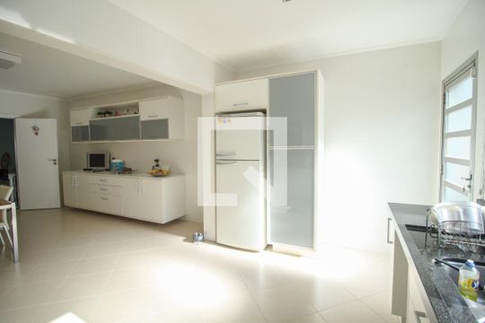Cozinha de casa para alugar com 3 quartos, 279m² em Jardim Analia Franco, São Paulo