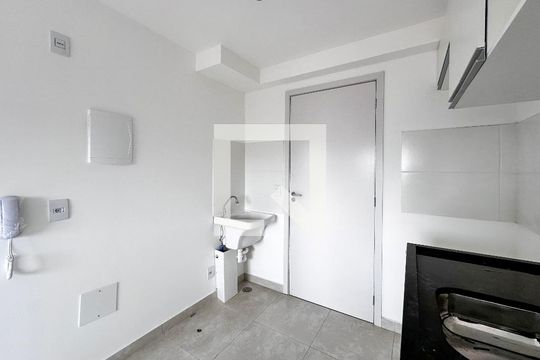 Cozinha de apartamento para alugar com 1 quarto, 25m² em Jardim Monte Azul, São Paulo
