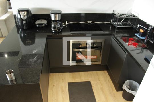 Cozinha de apartamento para alugar com 1 quarto, 66m² em Pinheiros, São Paulo