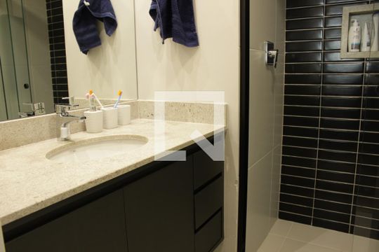 Banheiro da Suíte de apartamento à venda com 1 quarto, 66m² em Pinheiros, São Paulo