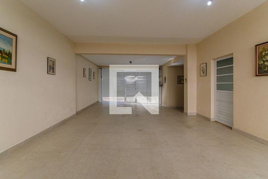 Garagem de casa à venda com 3 quartos, 400m² em Jardim da Gloria, São Paulo