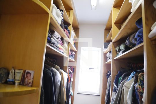 Closet de casa à venda com 4 quartos, 620m² em City América, São Paulo