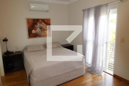 Suíte 1 de casa para alugar com 5 quartos, 437m² em Vila Inah, São Paulo