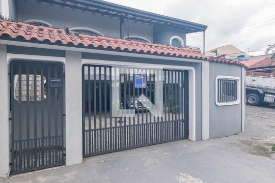 Fachada de casa à venda com 3 quartos, 219m² em Jardim Stetel, Santo André