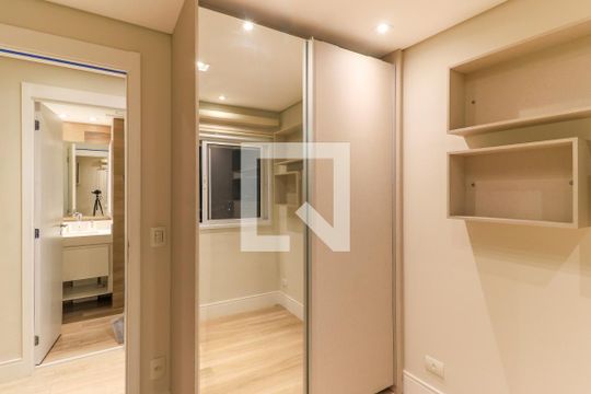 Quarto de apartamento para alugar com 2 quartos, 69m² em Jardim Dom Bosco, São Paulo