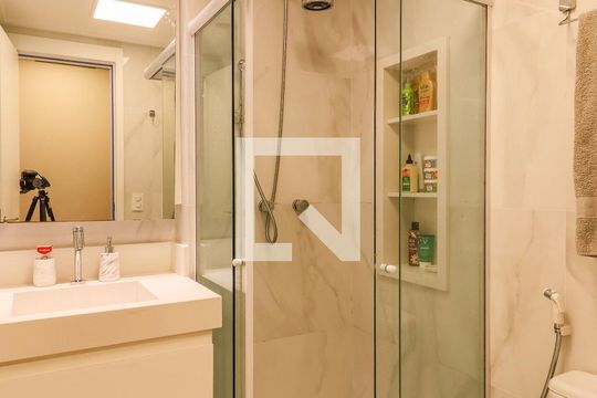 Banheiro da Suíte de apartamento para alugar com 2 quartos, 69m² em Jardim Dom Bosco, São Paulo