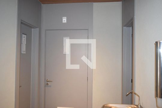 Banheiros da área comum de apartamento para alugar com 2 quartos, 97m² em Cerqueira César, São Paulo
