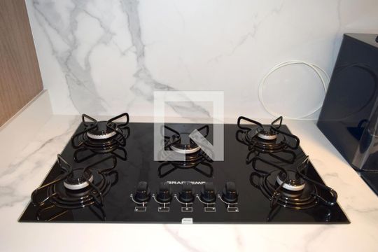 Cozinha - detalhe fogão de apartamento para alugar com 2 quartos, 97m² em Cerqueira César, São Paulo