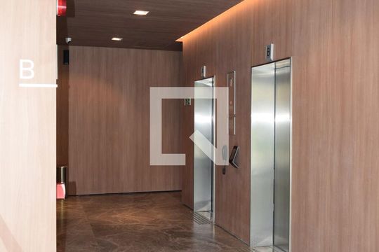 Hall elevadores bloco B de apartamento para alugar com 2 quartos, 97m² em Cerqueira César, São Paulo