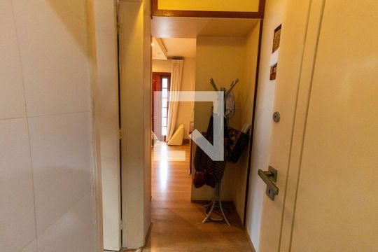 Corredor de casa à venda com 5 quartos, 477m² em Maravista, Niterói