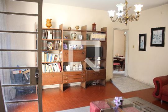 Sala de casa à venda com 3 quartos, 120m² em Bairro da Glória, Contagem