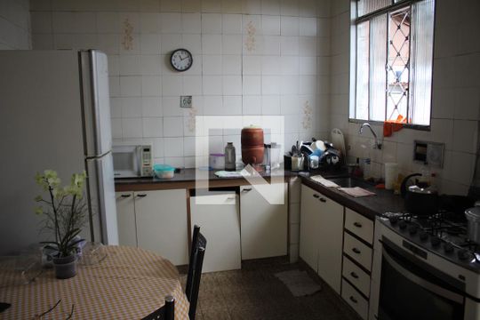 Cozinha de casa à venda com 3 quartos, 120m² em Bairro da Glória, Contagem