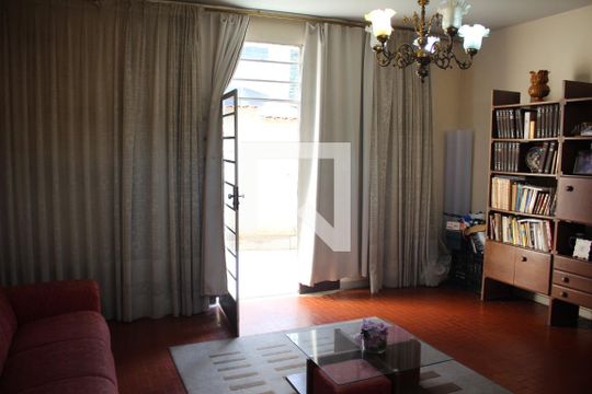 Sala de casa à venda com 3 quartos, 120m² em Bairro da Glória, Contagem