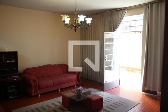 Sala de casa à venda com 3 quartos, 120m² em Bairro da Glória, Contagem