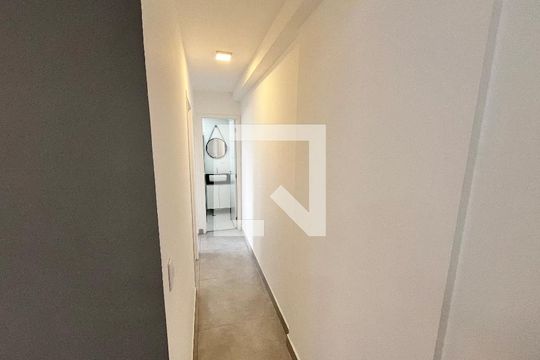 Corredor de apartamento para alugar com 2 quartos, 42m² em Parada Inglesa, São Paulo