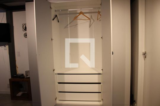 Guarda Roupa de kitnet/studio para alugar com 1 quarto, 23m² em Sumarezinho, São Paulo