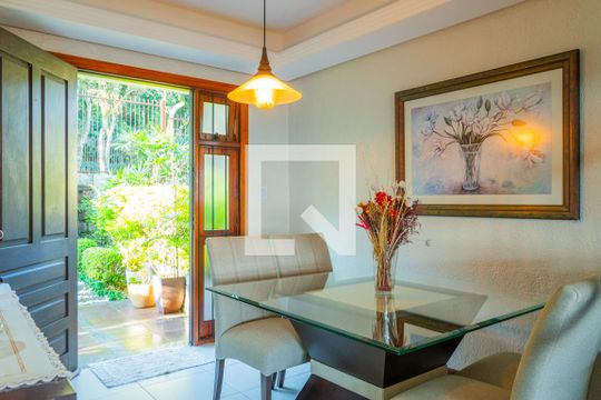 Sala de casa de condomínio para alugar com 3 quartos, 260m² em Sétimo Céu, Porto Alegre