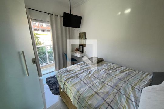Quarto de casa para alugar com 2 quartos, 80m² em Vila Guanabara, Duque de Caxias