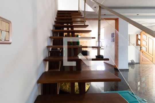 Escada de casa à venda com 3 quartos, 435m² em Vila Lúcia, São Paulo