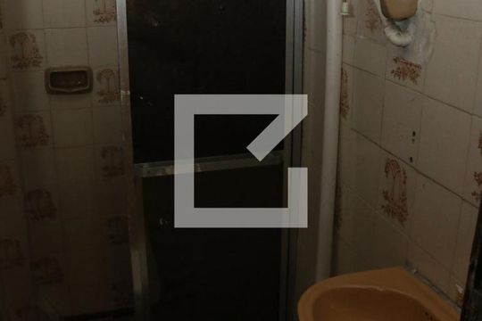 Banheiro de apartamento para alugar com 2 quartos, 50m² em Centro, Nova Iguaçu