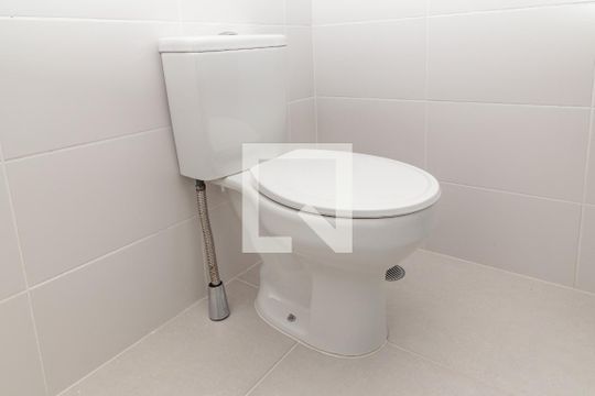 Banheiro de kitnet/studio à venda com 1 quarto, 28m² em Chácara Seis de Outubro, São Paulo
