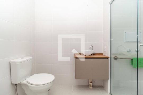 Banheiro de kitnet/studio para alugar com 1 quarto, 28m² em Chácara Seis de Outubro, São Paulo