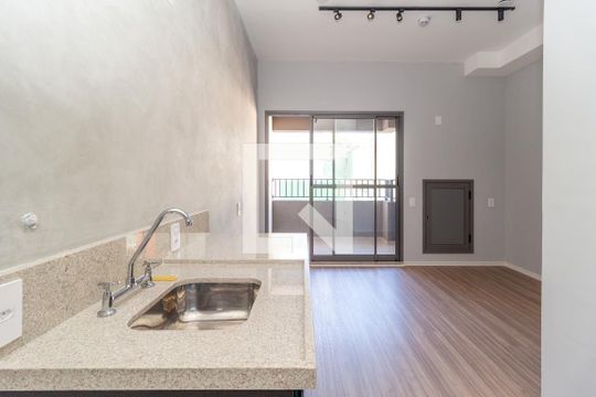 Cozinha de kitnet/studio à venda com 1 quarto, 28m² em Chácara Seis de Outubro, São Paulo