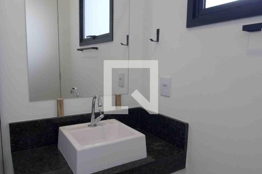 Banheiro de kitnet/studio para alugar com 1 quarto, 30m² em Jardim Santa Rosália, Sorocaba