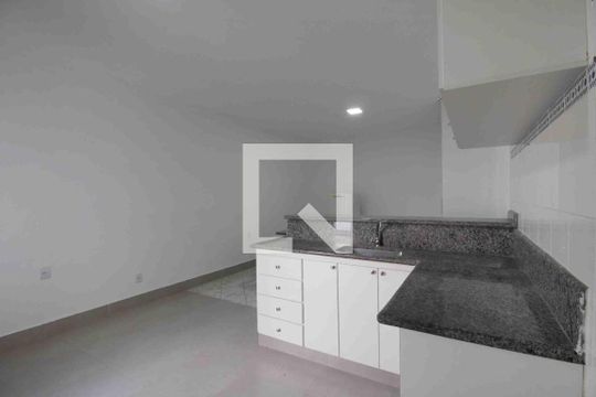 Cozinha de kitnet/studio para alugar com 1 quarto, 30m² em Jardim Santa Rosália, Sorocaba