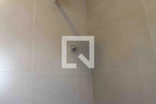 Banheiro de kitnet/studio para alugar com 1 quarto, 30m² em Jardim Santa Rosália, Sorocaba