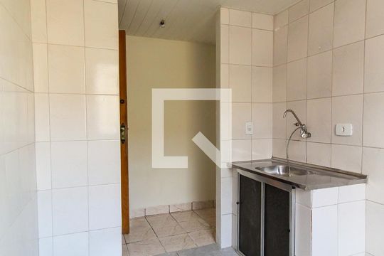 Cozinha de apartamento para alugar com 2 quartos, 40m² em Vila Jacuí, São Paulo