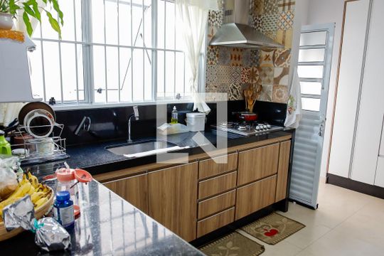 Cozinha de casa à venda com 3 quartos, 166m² em Vila Osasco, Osasco