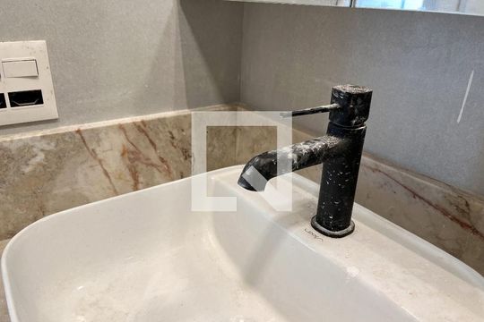 Banheiro de apartamento para alugar com 1 quarto, 37m² em Vila Monte Alegre, São Paulo