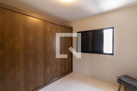 Closet Quarto 1 de casa à venda com 2 quartos, 185m² em Vila Dalila, São Paulo