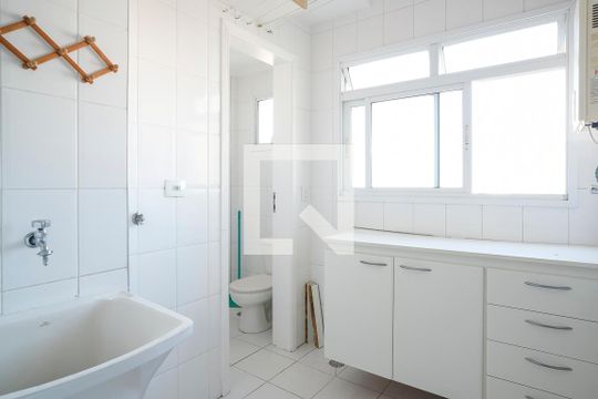 Área de serviço de apartamento para alugar com 3 quartos, 92m² em Santa Paula, São Caetano do Sul