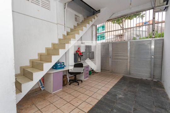 Garagem de casa à venda com 2 quartos, 182m² em Conceição, Diadema