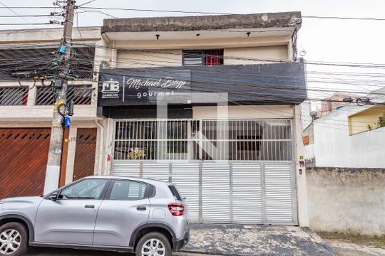 Fachada de casa à venda com 2 quartos, 182m² em Conceição, Diadema