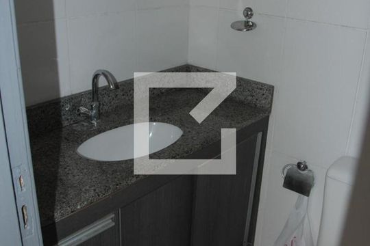 Banheiro de apartamento para alugar com 2 quartos, 80m² em Castelo, Belo Horizonte