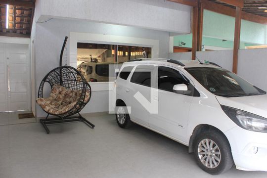 Garagem de casa à venda com 3 quartos, 200m² em Vila Maranduba, Guarulhos