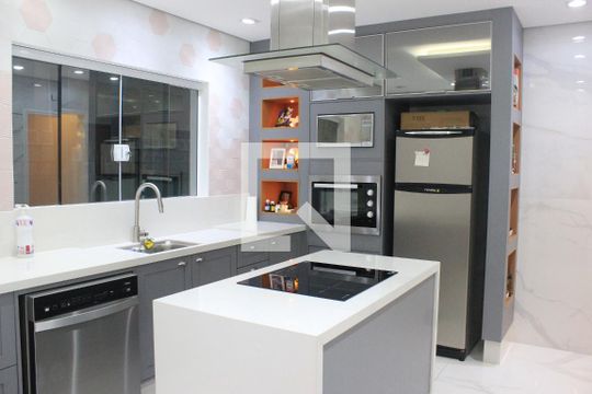 Cozinha de casa à venda com 3 quartos, 200m² em Vila Maranduba, Guarulhos