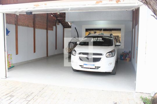 Garagem de casa à venda com 3 quartos, 200m² em Vila Maranduba, Guarulhos