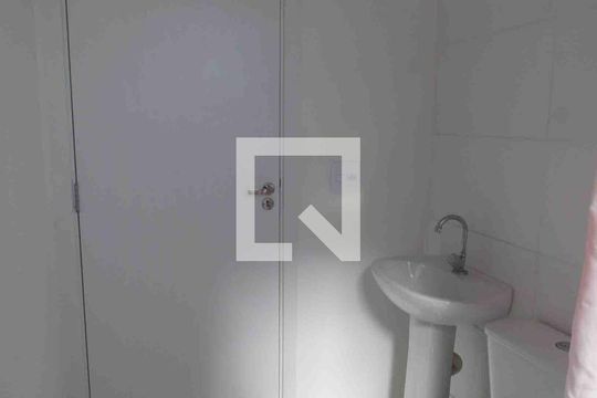 Banheiro de kitnet/studio para alugar com 1 quarto, 26m² em Jardim Betânia, Sorocaba