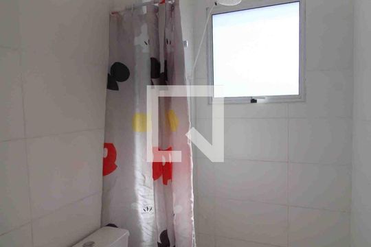 Banheiro de kitnet/studio para alugar com 1 quarto, 26m² em Jardim Betânia, Sorocaba
