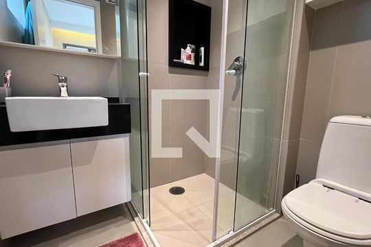 Banheiro de apartamento à venda com 1 quarto, 41m² em Pinheiros, São Paulo