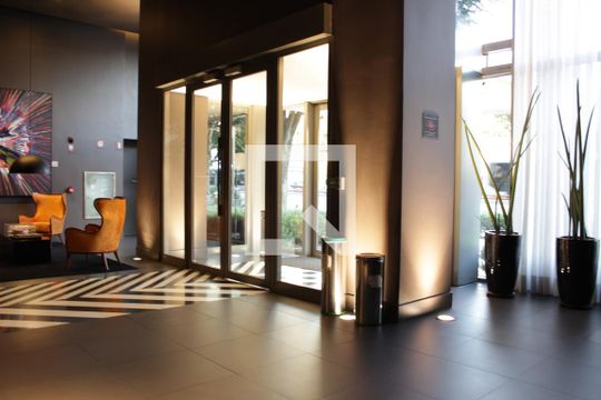 Saída do Edifício de apartamento à venda com 1 quarto, 41m² em Pinheiros, São Paulo
