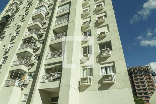 Fachada de apartamento para alugar com 2 quartos, 70m² em Passo da Areia, Porto Alegre