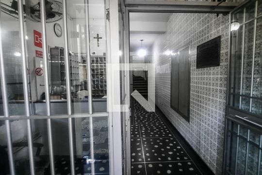 Entrada de apartamento para alugar com 2 quartos, 55m² em Centro, Belo Horizonte