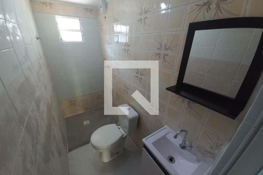 Banheiro de casa para alugar com 1 quarto, 60m² em Catiapoa, São Vicente