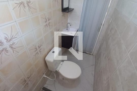 Banheiro de casa para alugar com 1 quarto, 60m² em Catiapoa, São Vicente